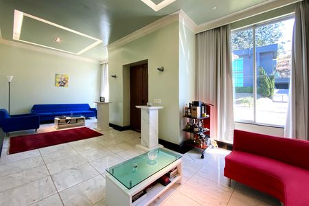 Casa de condomínio à venda com 357m², 5 quartos e 9 vagas Casa de condomínio à venda com 357m², 5 quartos e 9 vagasSala de Estar