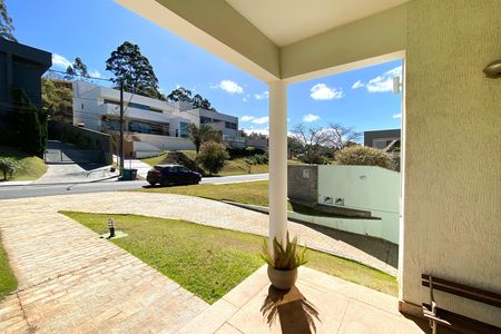 Casa de condomínio à venda com 357m², 5 quartos e 9 vagas Casa de condomínio à venda com 357m², 5 quartos e 9 vagasVaranda Entrada
