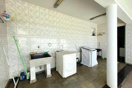 Casa de condomínio à venda com 357m², 5 quartos e 9 vagas Casa de condomínio à venda com 357m², 5 quartos e 9 vagasÁrea de Serviço