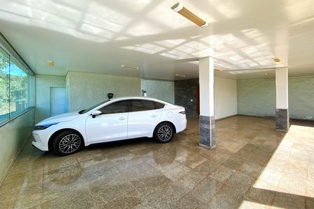 Casa de condomínio à venda com 357m², 5 quartos e 9 vagas Casa de condomínio à venda com 357m², 5 quartos e 9 vagasGaragem