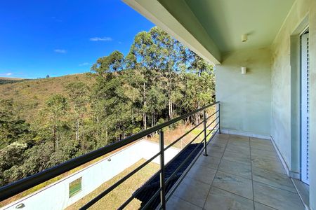 Casa de condomínio à venda com 357m², 5 quartos e 9 vagas Casa de condomínio à venda com 357m², 5 quartos e 9 vagasVaranda Suite 1