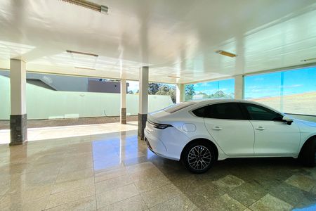 Garagem de casa de condomínio à venda com 5 quartos, 357m² em Alphaville Nova Lima, Nova Lima