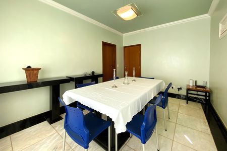 Casa de condomínio à venda com 357m², 5 quartos e 9 vagas Casa de condomínio à venda com 357m², 5 quartos e 9 vagasSala de Jantar