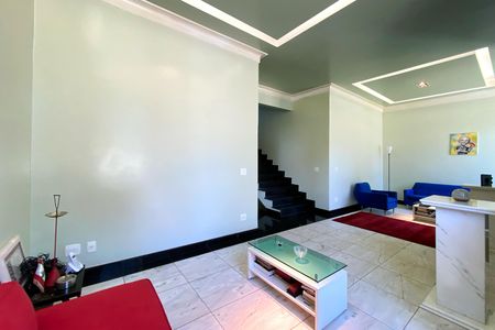 Casa de condomínio à venda com 357m², 5 quartos e 9 vagas Casa de condomínio à venda com 357m², 5 quartos e 9 vagasSala de Estar