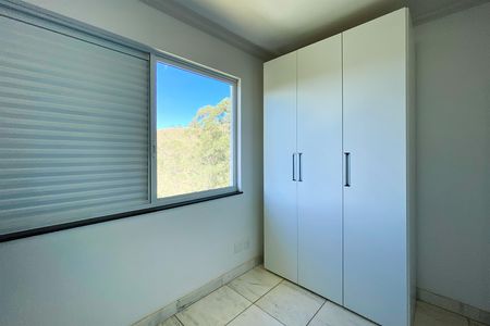 Casa de condomínio à venda com 357m², 5 quartos e 9 vagas Casa de condomínio à venda com 357m², 5 quartos e 9 vagasQuarto 3