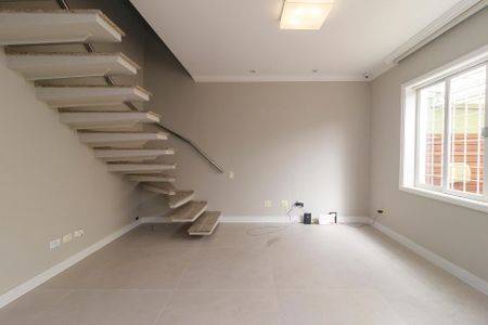 Casa para alugar com 100m², 2 quartos e 2 vagas Casa para alugar com 100m², 2 quartos e 2 vagasSala