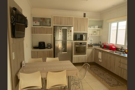 Cozinha de casa de condomínio para alugar com 3 quartos, 235m² em Residencial Paineiras, Paulínia