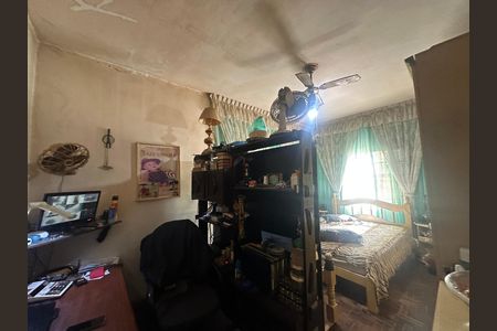 Casa à venda com 357m², 4 quartos e 2 vagas Casa à venda com 357m², 4 quartos e 2 vagasQuarto 1