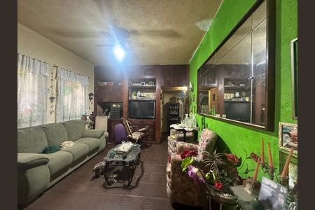 Casa à venda com 357m², 4 quartos e 2 vagas Casa à venda com 357m², 4 quartos e 2 vagasSala