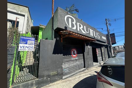 Casa à venda com 357m², 4 quartos e 2 vagas Casa à venda com 357m², 4 quartos e 2 vagasFachada