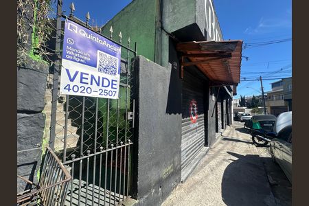 Casa à venda com 357m², 4 quartos e 2 vagas Casa à venda com 357m², 4 quartos e 2 vagasFachada