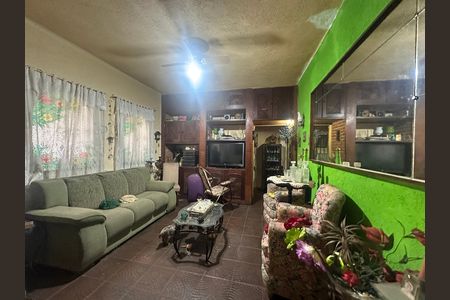 Casa à venda com 357m², 4 quartos e 2 vagas Casa à venda com 357m², 4 quartos e 2 vagasSala