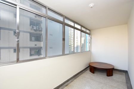 Apartamento à venda com 180m², 3 quartos e 1 vaga Apartamento à venda com 180m², 3 quartos e 1 vagavaranda Sala