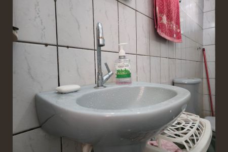 Casa para alugar com 72m², 2 quartos e sem vaga Casa para alugar com 72m², 2 quartos e sem vagaBanheiro Social