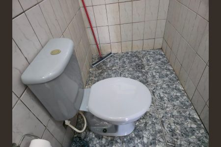 Casa para alugar com 72m², 2 quartos e sem vaga Casa para alugar com 72m², 2 quartos e sem vagaBanheiro Social