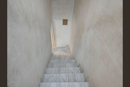Casa para alugar com 72m², 2 quartos e sem vaga Casa para alugar com 72m², 2 quartos e sem vagaEscada