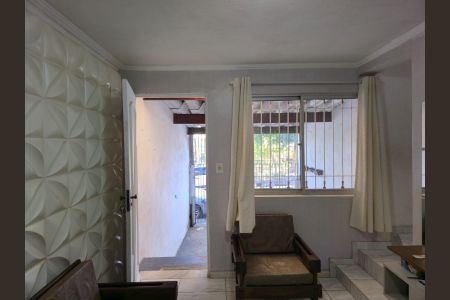 Casa para alugar com 72m², 2 quartos e sem vaga Casa para alugar com 72m², 2 quartos e sem vagaSala