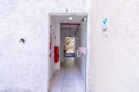 Fachada do bloco de apartamento para alugar com 2 quartos, 45m² em Jardim Central, Cotia