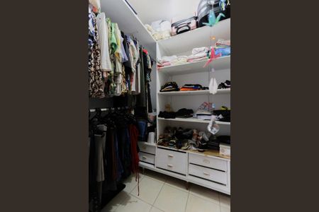Apartamento à venda com 103m², 2 quartos e sem vaga Apartamento à venda com 103m², 2 quartos e sem vagaCloset da suíte