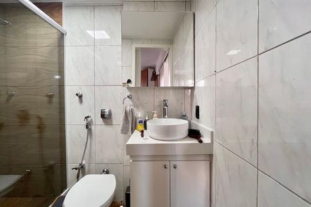Apartamento à venda com 81m², 2 quartos e 2 vagas Apartamento à venda com 81m², 2 quartos e 2 vagasBanheiro da Suíte