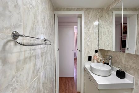 Apartamento à venda com 81m², 2 quartos e 2 vagas Apartamento à venda com 81m², 2 quartos e 2 vagasBanheiro Social