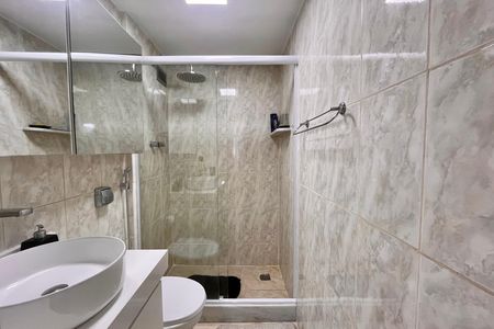 Apartamento à venda com 81m², 2 quartos e 2 vagas Apartamento à venda com 81m², 2 quartos e 2 vagasBanheiro Social
