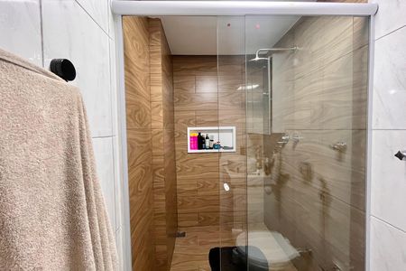 Apartamento à venda com 81m², 2 quartos e 2 vagas Apartamento à venda com 81m², 2 quartos e 2 vagasBanheiro da Suíte