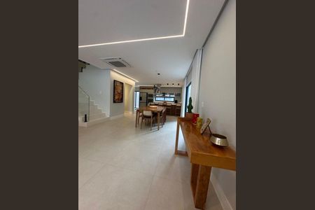 Casa à venda com 370m², 4 quartos e 2 vagas