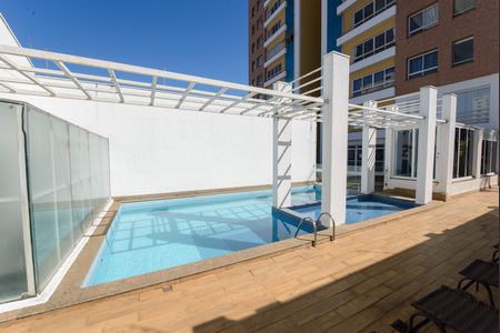 Apartamento para alugar com 297m², 3 quartos e 3 vagas Apartamento para alugar com 297m², 3 quartos e 3 vagasÁrea comum - Piscina