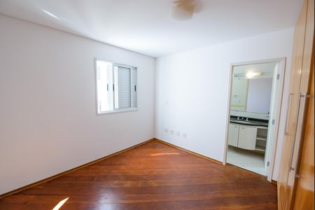 Apartamento para alugar com 297m², 3 quartos e 3 vagas Apartamento para alugar com 297m², 3 quartos e 3 vagasSuíte 2