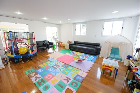 Apartamento para alugar com 297m², 3 quartos e 3 vagas Apartamento para alugar com 297m², 3 quartos e 3 vagasÁrea comum - Brinquedoteca