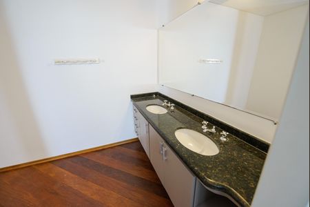Apartamento para alugar com 297m², 3 quartos e 3 vagas Apartamento para alugar com 297m², 3 quartos e 3 vagasBanheiro da Suíte 3