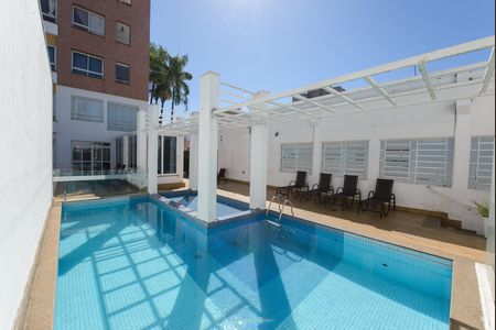 Apartamento para alugar com 297m², 3 quartos e 3 vagas Apartamento para alugar com 297m², 3 quartos e 3 vagasÁrea comum - Piscina