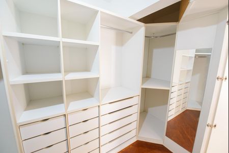 Apartamento para alugar com 297m², 3 quartos e 3 vagas Apartamento para alugar com 297m², 3 quartos e 3 vagasCloset da suíte 1
