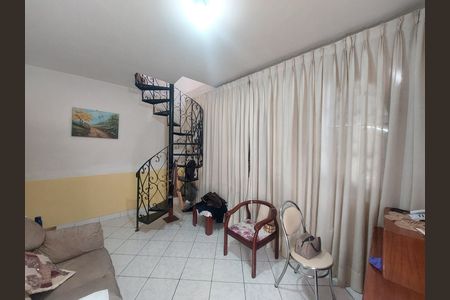 Casa à venda com 120m², 2 quartos e 2 vagas Casa à venda com 120m², 2 quartos e 2 vagasSala