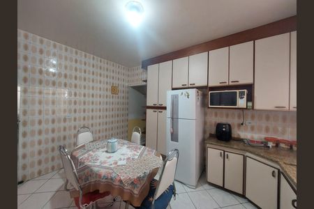 Casa à venda com 120m², 2 quartos e 2 vagas Casa à venda com 120m², 2 quartos e 2 vagasCozinha