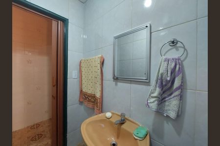 Casa à venda com 120m², 2 quartos e 2 vagas Casa à venda com 120m², 2 quartos e 2 vagasBanheiro na Área de Serviço