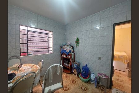 Casa à venda com 120m², 2 quartos e 2 vagas Casa à venda com 120m², 2 quartos e 2 vagasQuarto na Área de Serviço