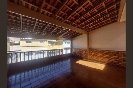 Casa à venda com 120m², 2 quartos e 2 vagas Casa à venda com 120m², 2 quartos e 2 vagasVaranda