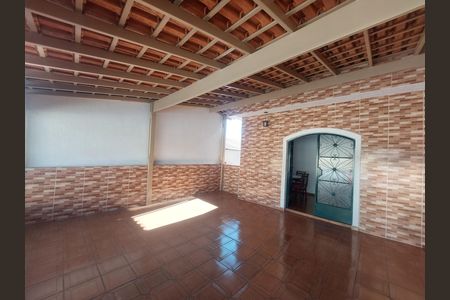 Casa à venda com 120m², 2 quartos e 2 vagas Casa à venda com 120m², 2 quartos e 2 vagasVaranda