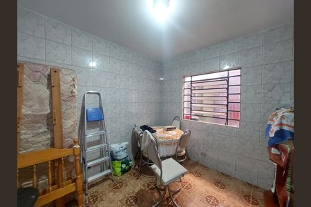 Casa à venda com 120m², 2 quartos e 2 vagas Casa à venda com 120m², 2 quartos e 2 vagasQuarto na Área de Serviço