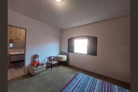 Casa à venda com 120m², 2 quartos e 2 vagas Casa à venda com 120m², 2 quartos e 2 vagasSuíte