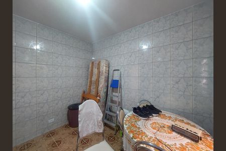 Casa à venda com 120m², 2 quartos e 2 vagas Casa à venda com 120m², 2 quartos e 2 vagasQuarto na Área de Serviço