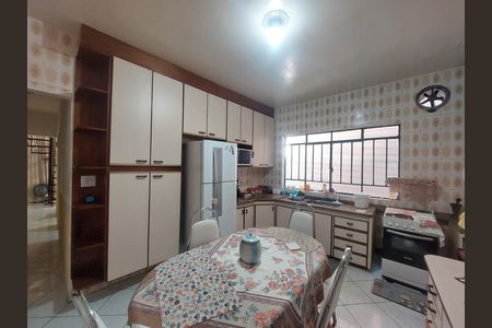 Casa à venda com 120m², 2 quartos e 2 vagas Casa à venda com 120m², 2 quartos e 2 vagasCozinha