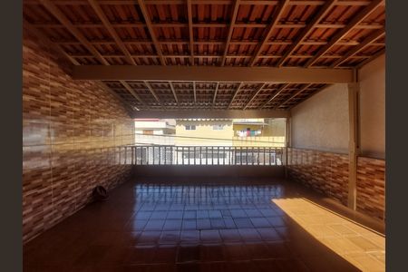 Casa à venda com 120m², 2 quartos e 2 vagas Casa à venda com 120m², 2 quartos e 2 vagasVaranda