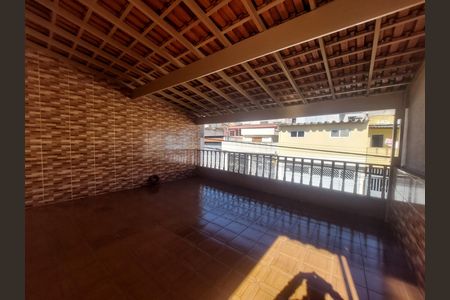 Casa à venda com 120m², 2 quartos e 2 vagas Casa à venda com 120m², 2 quartos e 2 vagasVaranda