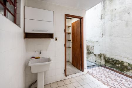 Área de serviço de casa para alugar com 3 quartos, 250m² em Vila Ipojuca, São Paulo