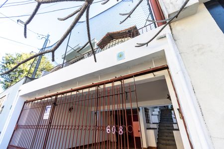 Fachada de casa para alugar com 3 quartos, 250m² em Vila Ipojuca, São Paulo