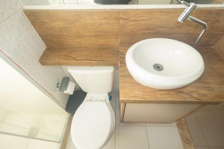 Banheiro de apartamento para alugar com 2 quartos, 40m² em Santa Cruz, Rio de Janeiro