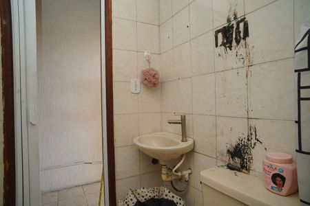 Banheiro de kitnet/studio para alugar com 1 quarto, 81m² em Centro, Maricá